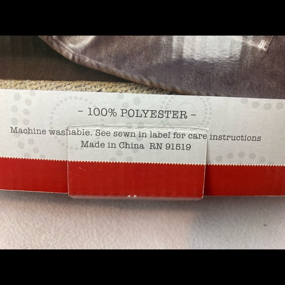 Plush throw with initial C 50”x 60” gray NIB - Picture 6 of 6